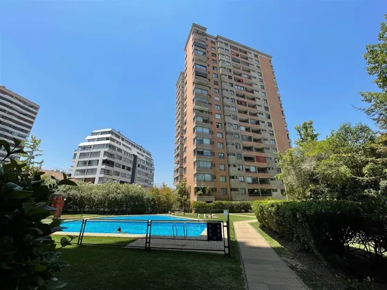 Departamento En Venta De 3 Dorm. En Las Condes. Metro Colon