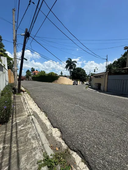 Alquilo Casa Para Fines Comercial En Esquina Estratégica En Viejo Arroyo Hondo  Codigo: Pd392