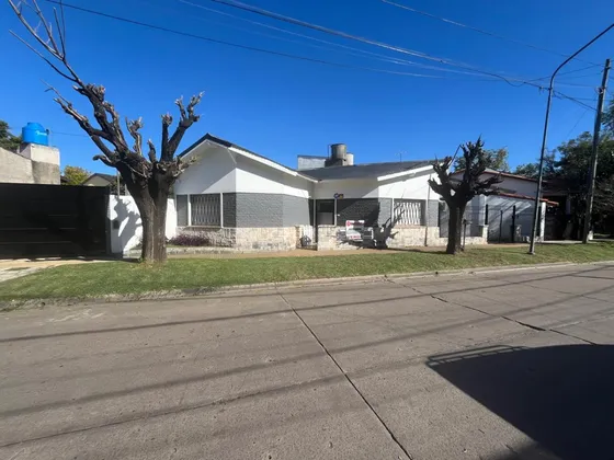 Chalet 5 Amb (hurlingham- Cerca 5 Esquinas)