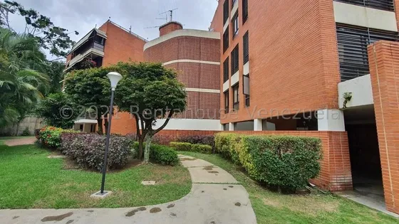 Apartamento Duplex En Las Mercedes 23-26981 Lv