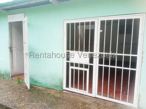 Dennymar, Alquila Local Comercial En Buena Zona De Cabudare Con 65m3 Con Todos Los Servicios Basicos Posee Baño En Optimas Condiciones B5a23110                                                         