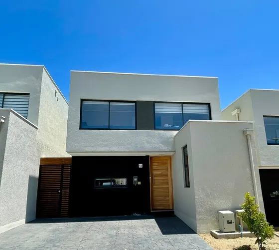 Casa En Venta 3d+2b+e En Quilpué, Valparaíso.