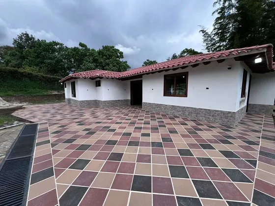 Finca En Venta Ubicada En El Carmen De Viboral Sector El Canada (24689).