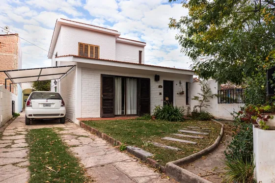 Casa En Venta En Carlos Paz Apta Credito A  Metros Del Centro 