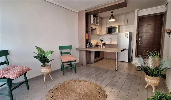 Departamento Venta De 2 Dorm. Metro Las Rejas