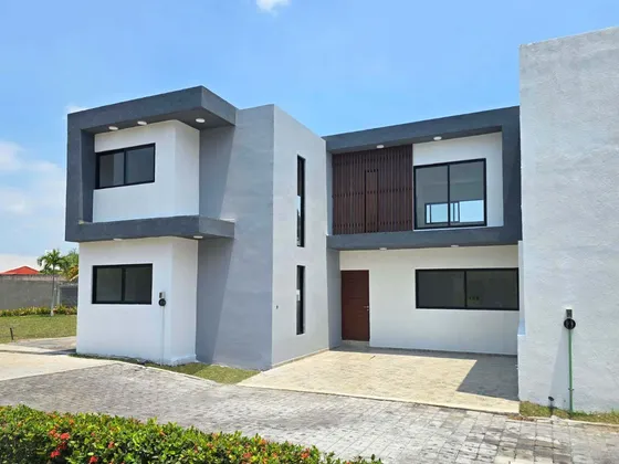 Casa En Venta En Fracc. Las Palmas, Medellin, Ver