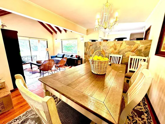 Amplia Casa Con Hermosas Areas Verdes (92814)