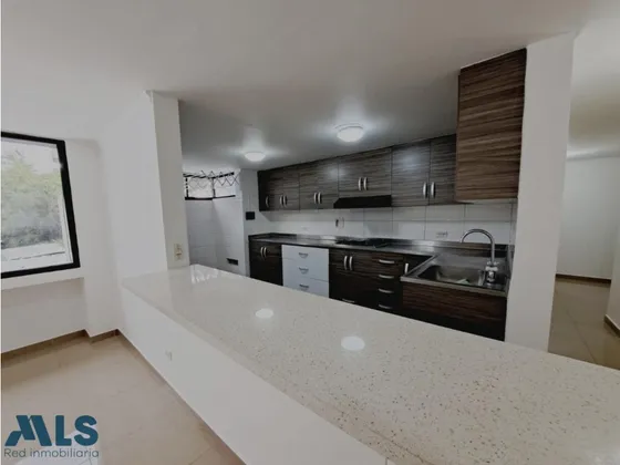 Excelente Ubicación Y Amplios Espacios(mls#243934)
