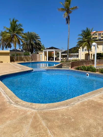 Bello Townhouse, Con Terraza, Cerca De La Playa. Costa Azul.