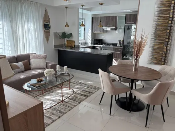 Alquiler Apartamento Amueblado  En Piantini  Mobiliario A Estrenar  1 Habitaciones Con Baño  1/2 Baños,  Sala Comedor Balcón  Cocina Totalmente Equipada  Estacionamiento Torre Cuenta Con Ascensor, Pla