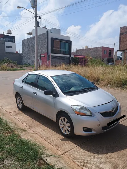 Toyota Yaris 1.5 Sedan Base 5vel Aa Mt