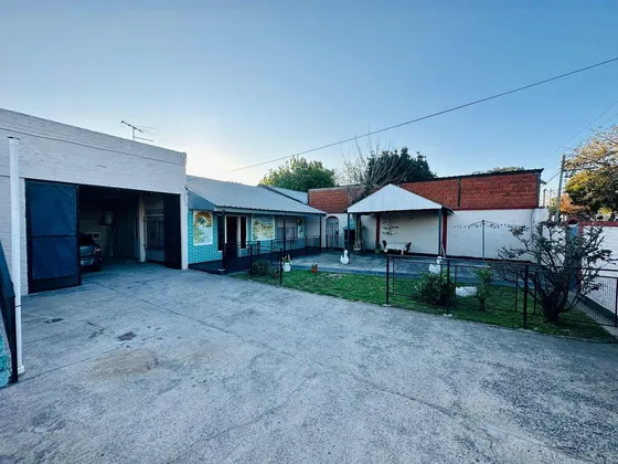 Vende Casa 6 Ambientes, Hipolito Bouchard 5799