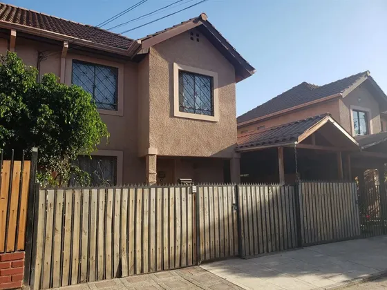 Casa En Venta De 3 Dorm. En Maipú