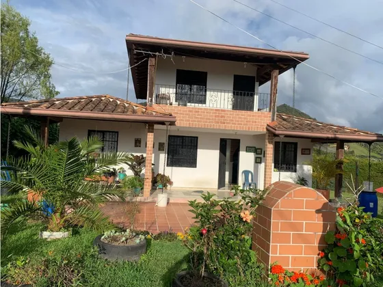 Hermosa Casa Finca En Venta En El Carmen De Viboral 