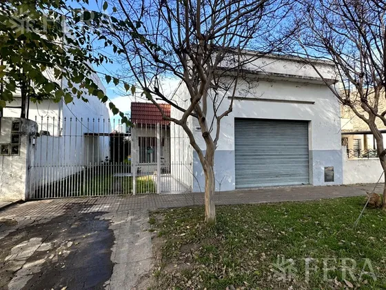 Venta De Casa De 2 Ambientes Con Cochera En Wilde