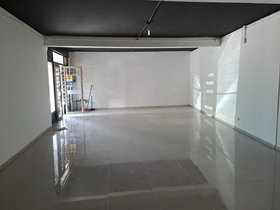 Local A La Calle - Metro Manquehue, Av. Las Condes