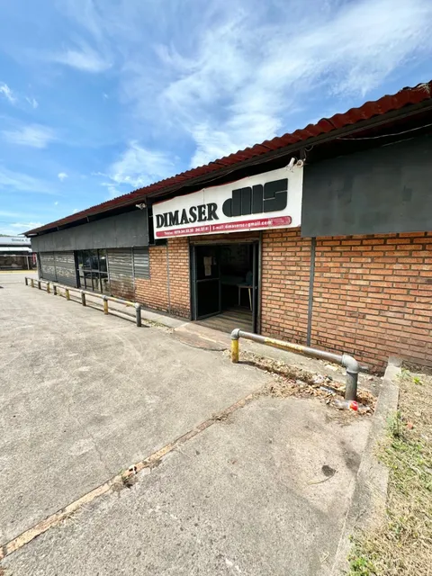 Alquilo Local Comercial A Pie De Calle  Con Una Excelente Ubicación En La Avenida Libertador