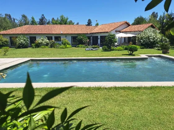 Casa En Venta De 5 Dorm. En Las Mercedes, Requínoa