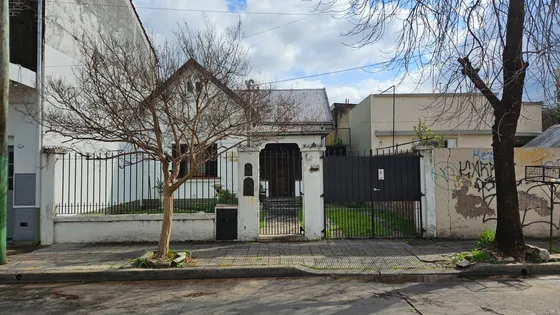 Casa En  Hurlingham Centro - Múltiples Usos - Imperdible