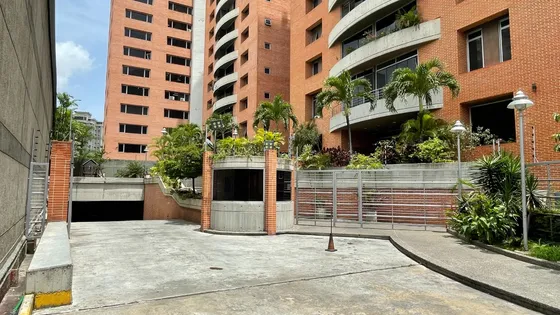 Apartamento En Venta  Los Dos Caminos. Ls