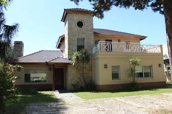 Venta , Alquiler Temporario. Casa  Sobre El Golf En  Golfers C.c