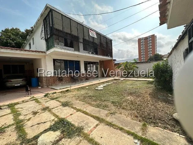 Gisselle Lobo Tiene En Venta Sensacional Quinta En El Este De Barquisimeto Posee 2 Plantas Con Todos Los Servicios Basicos Y Muy Segura 2 5 1 8 9 4 8                                                   