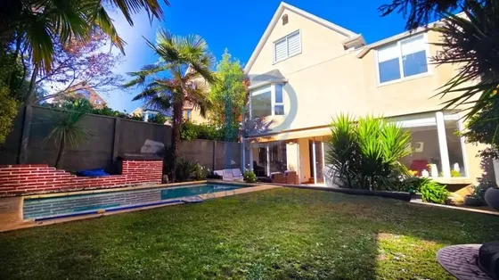 Casa Tres Pisos Emplazada En Condominio| La Dehesa