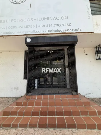 Local Comercial En Avenida 4 De Mayo, Porlamar, Municipio Mariño, Isla De Margarita Cod: 1880