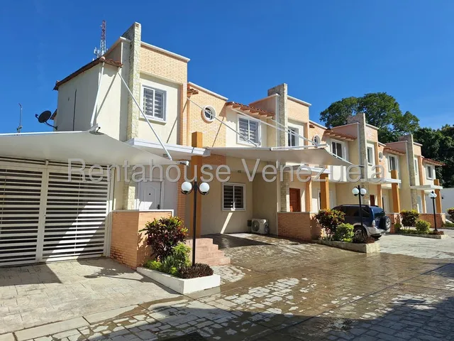 Townhouse En Venta En Barrio Sucre Urb Casa De Campo Ii Rah 25-7709 Meglisf