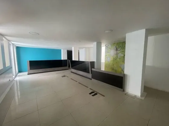 Casa Comercial En Arriendo Ubicado En Medellín Sector Laureles (26621).