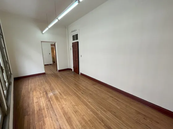 Arriendo Luminosa Oficina 2 Privados Centro Valparaíso