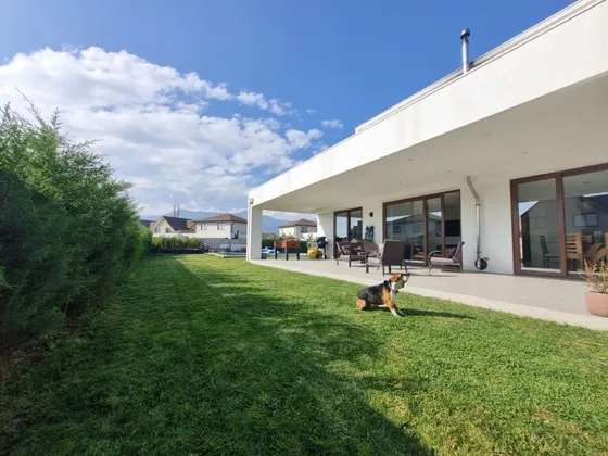 Excelente Casa Con Precioso Jardín En El Polo De Machalí