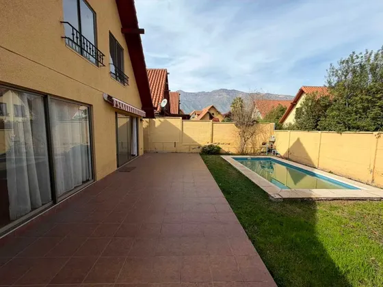Maravillosa Casa Con Piscina En Peñalolen (175237)