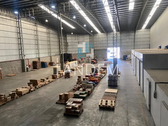 Alquiler Galpón Aaa En Predio Industrial Sobre Colectora Panamericana Con Oficinas