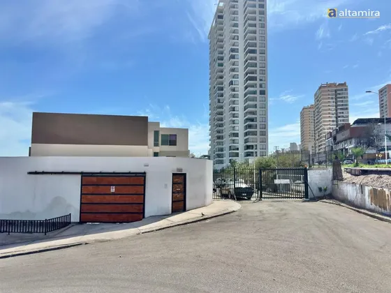 Casa En Venta De 4 Dorm. En Iquique