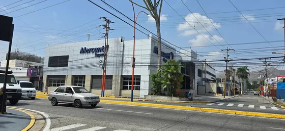 Venta De Casa Comercial En El Viñedo Avenida Andrés Eloy Blanco Valencia
