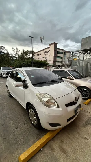 Toyota Vitz Negociable
