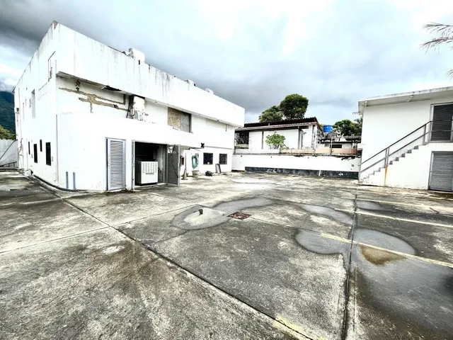 Se Vende Clínica O Casa Comercial En Chuao