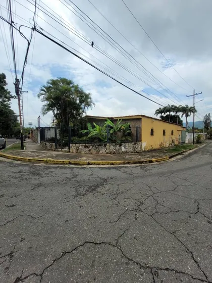  Se Vende Una Propiedad Excepcional Con Zonificación Comercial En El Morro I. Mr