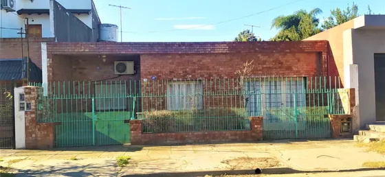 Casa 135 M2 Cubiertos C/ Terreno 454,5 M2 C/garaje Moron Sur 