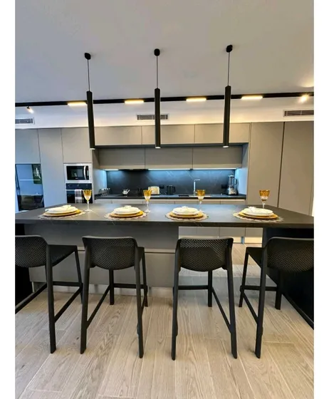 Alquilo Apartamento 118m2 Las Mercedes 9212