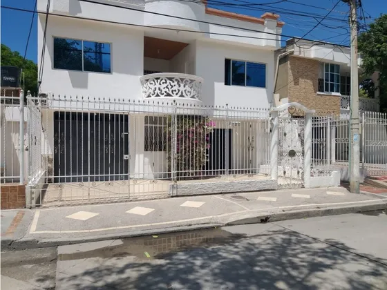 Se Vende Casa Con 2 Apartamentos En Santa Marta 