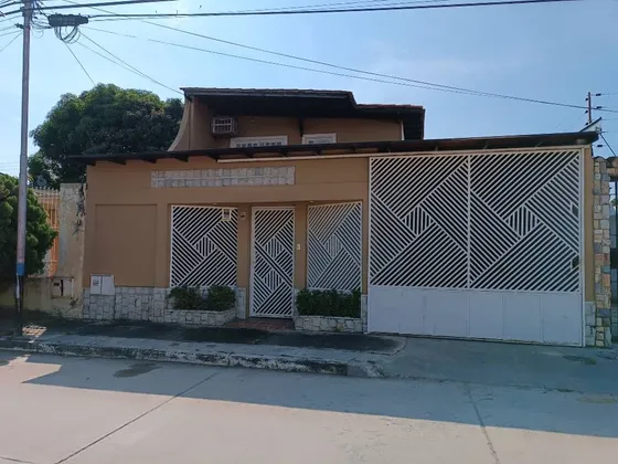 Rivero Bienes Raíces Promociona Y Vende Casa En La Urb. Jardines De Turagua De Santa Cruz De Aragua