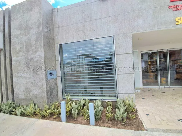 Maria Elena Latouche Te Ofrece En Alquiler Locarl Comercial A Pie De Calle, Santa Cecilia, Agua Blanca, Con Rejas De Seguridad Y Vidrio Templado. Mels 25-3443