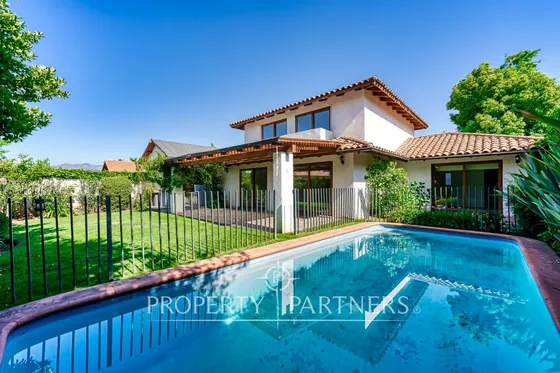 Impecable Casa Remodelada Estilo Chilena En Valle ...