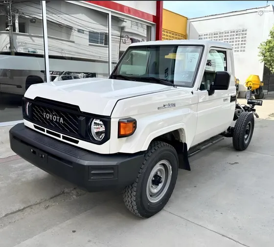 Toyota Land Cruiser 79 4.0 79