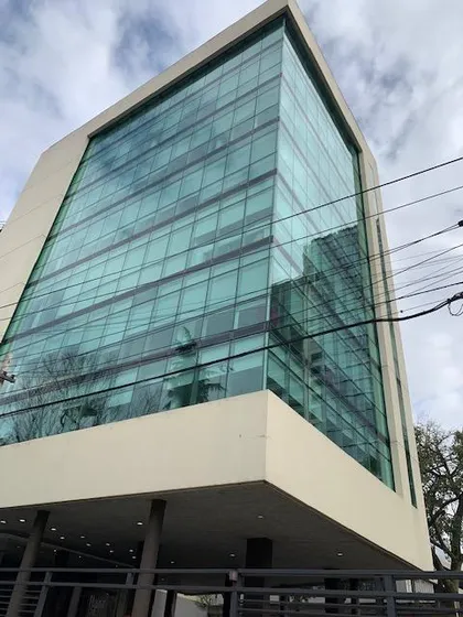 Oficina Instalada Con Vista Al Río