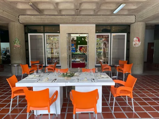 Local En Venta Centro Comercial Club Campo, Amplio Y Una Terraza Espectacular. San Antonio De Los Altos Miranda 