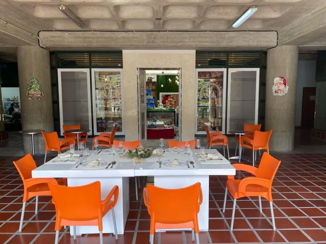 Local En Venta Centro Comercial Club Campo, Amplio Y Una Terraza Espectacular. San Antonio De Los Altos Miranda 