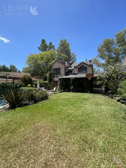 Casa En Venta 4 Amb En Parque Leloir